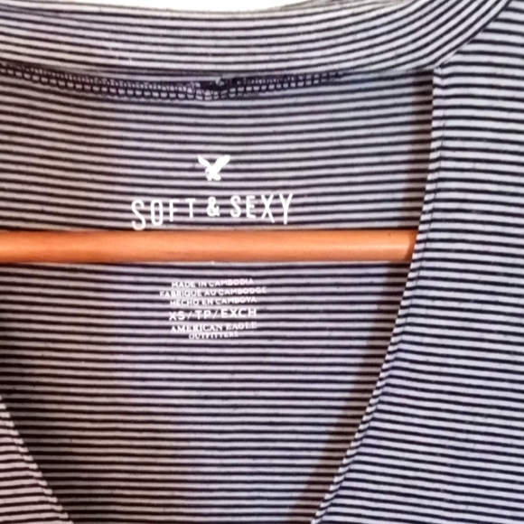 American Eagle Soft & Sexy Tee - Size XS - Picture 3 of 5